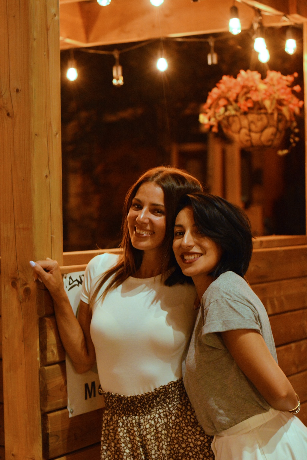 Deux clientes lors d’une soirée à La Bêtise